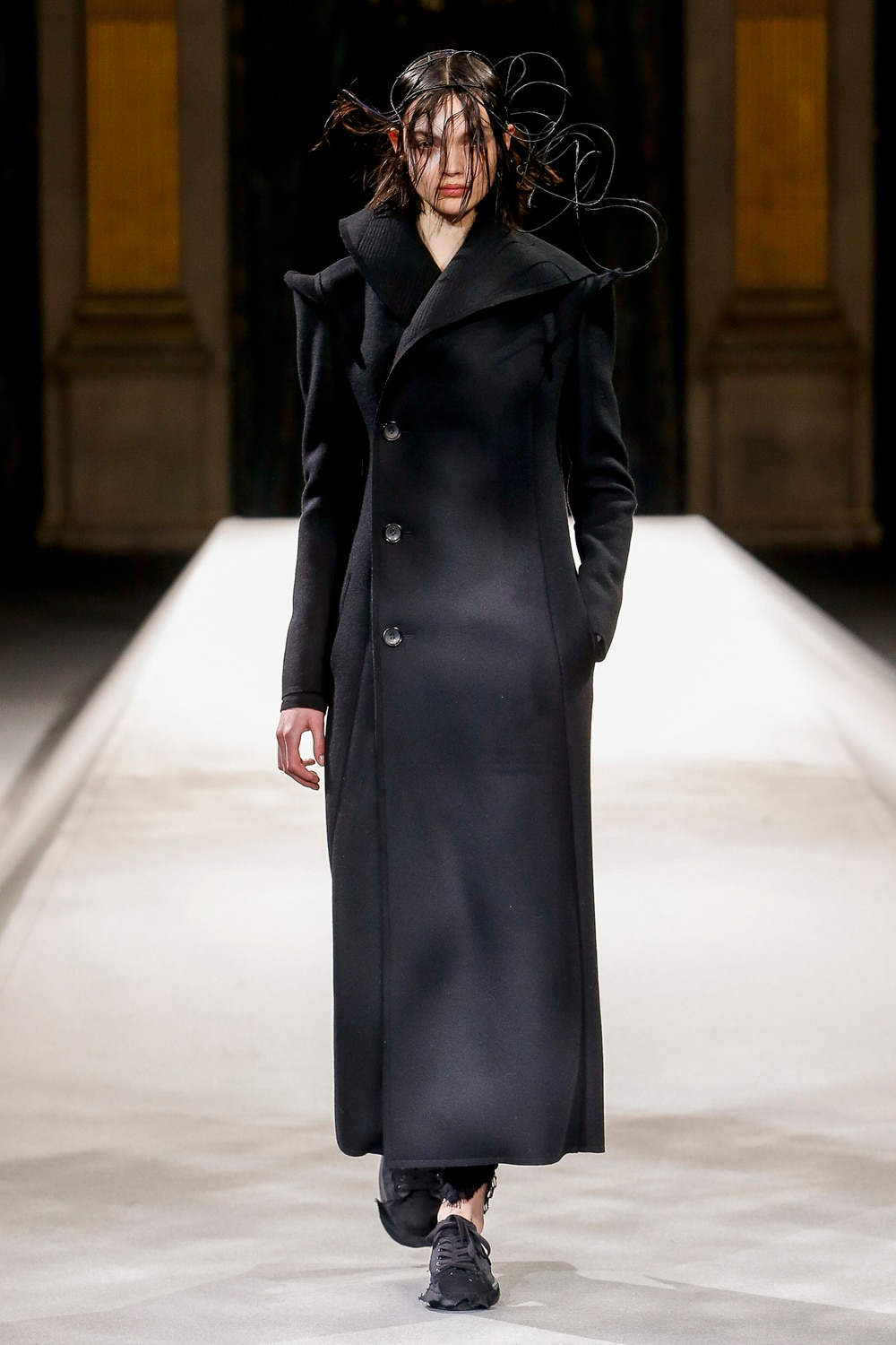 AUTUMN / WINTER 2022-23 | Yohji Yamamoto (ヨウジヤマモト) Official