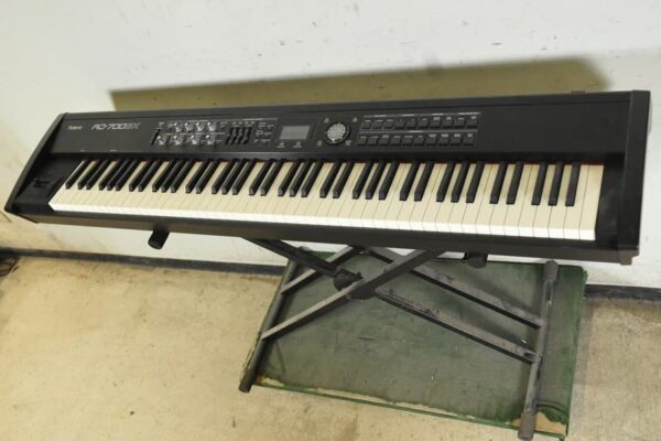 ROLAND ローランド キーボード シンセサイザー RD-700SX - 楽器の買取