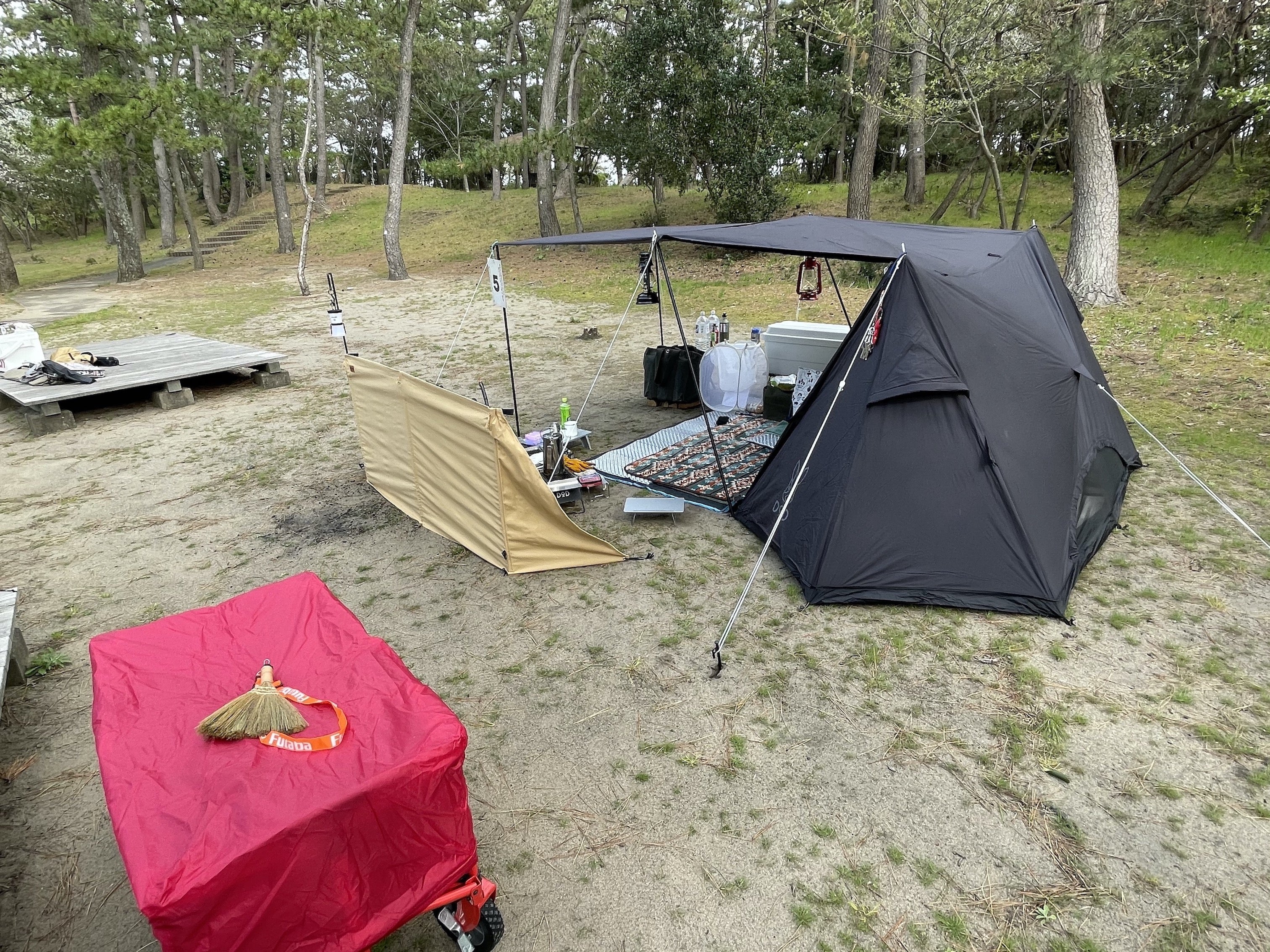 キャンプへ行ってきました / DOD パップフーテント黒 | おかづの遊び場