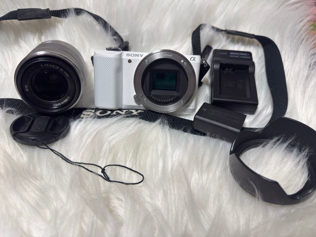 SONY a5000 パワーズームレンズキット ホワイト　本体 SONY - SONY α5000 ホワイト パワーズームレンズキットの通販 by