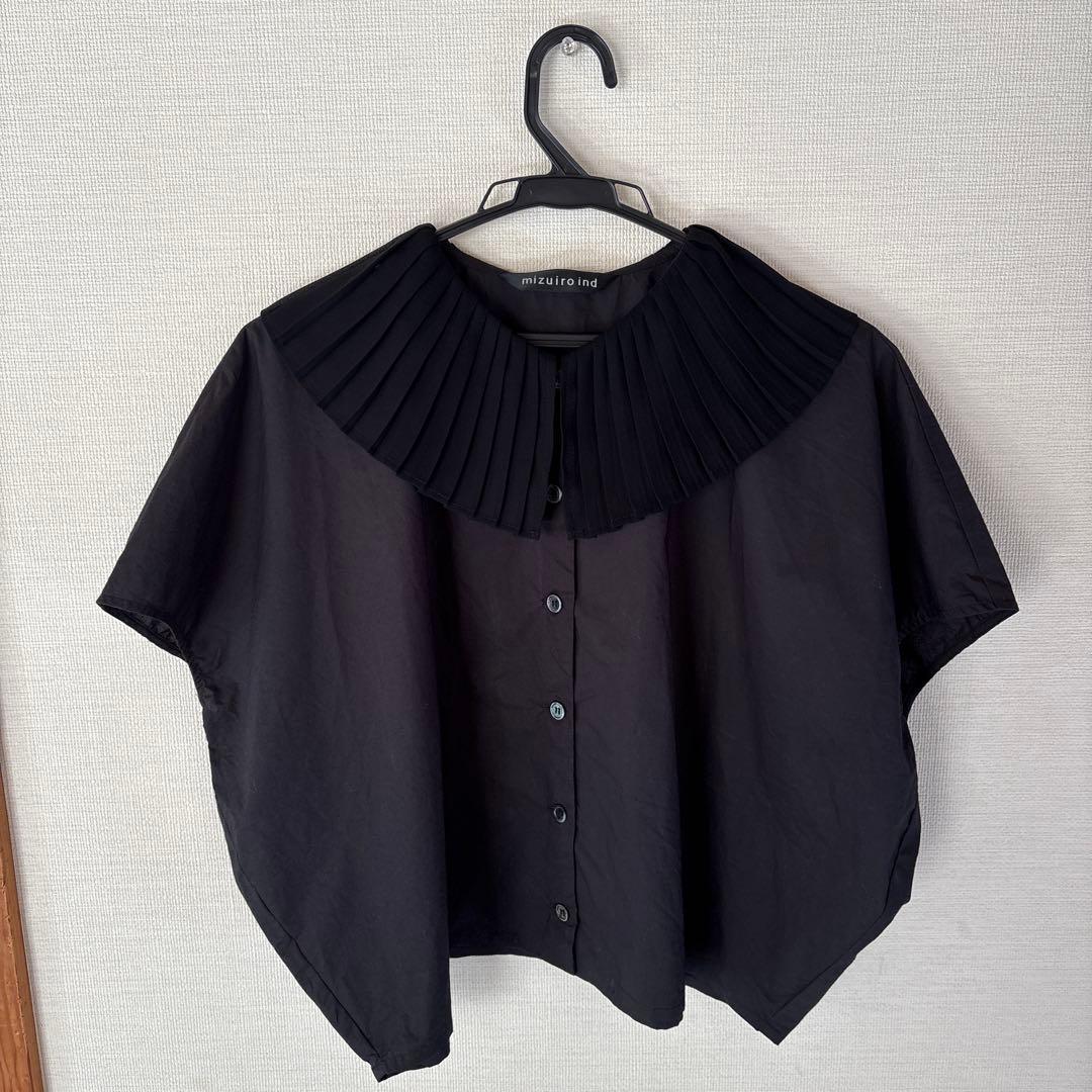 ミズイロインド　プリーツカラーシャツ mizuiroind（ミズイロインド）の「mizuiro ind プリーツカラーシャツ